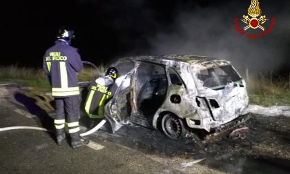 Incendio ad un'auto: intervengono i Vigili del Fuoco