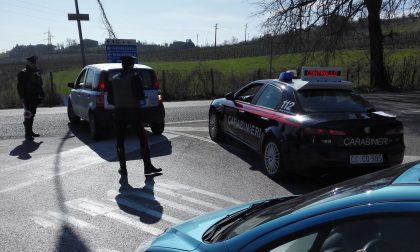 Carabinieri inseguono auto che non si era fermata al posto di blocco